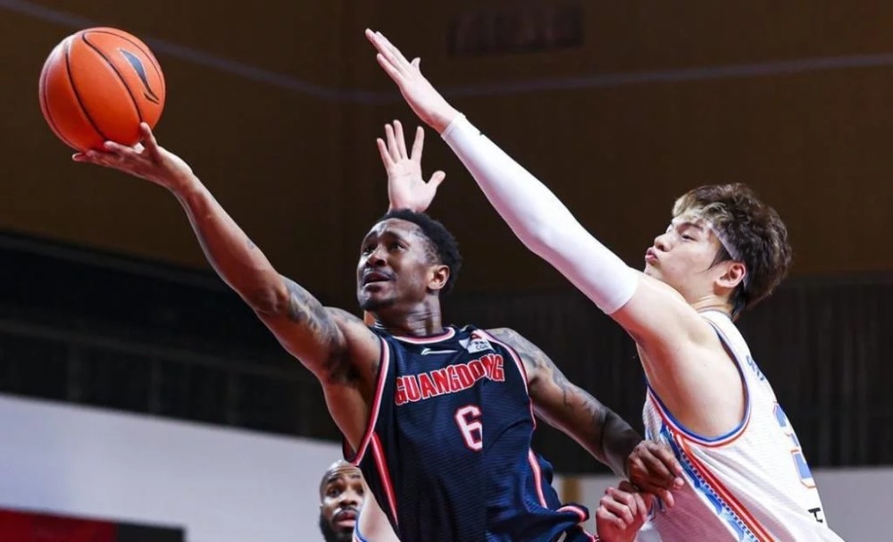  利拉德60分创本赛季得分新高  